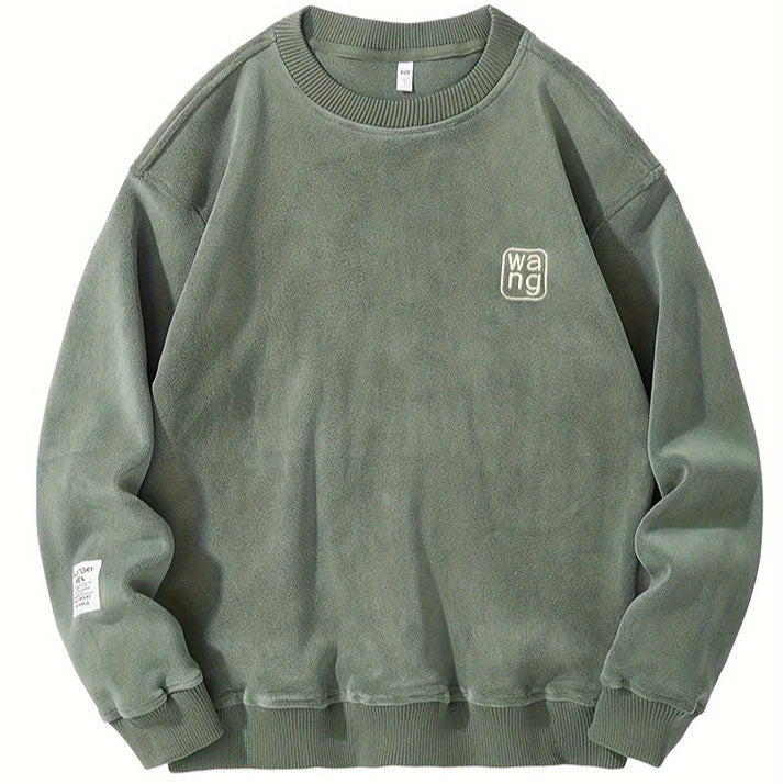 Sweter męski z haftowanymi literami i dekoltem w szpic